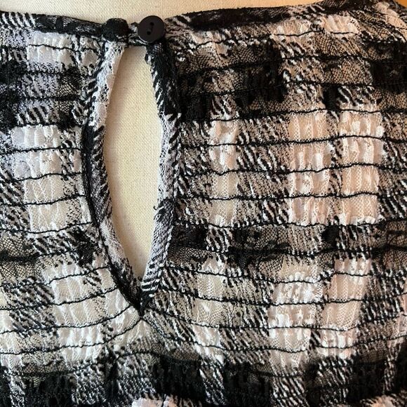 TIME and Tru black and white lace blouse size XL like new!………… - Picture 9 of 9